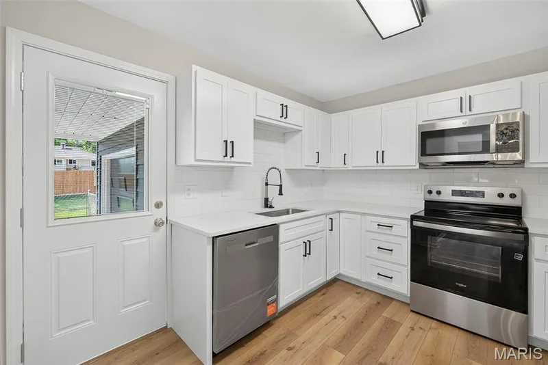 2701 Sibley Street, St Charles, MO 63301 — listing photo 10 of 34
