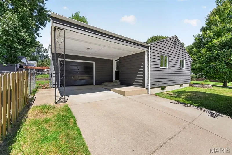 2701 Sibley Street, St Charles, MO 63301 — listing photo 2 of 34