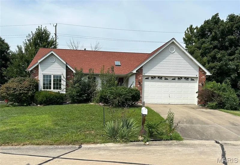 2211 Alexandria Court, O'Fallon, MO — listing photo 1