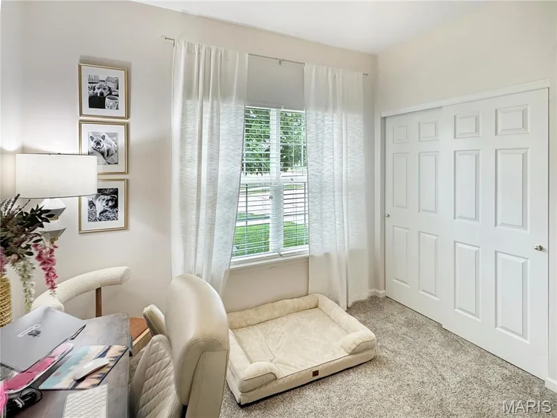 Recessed window with blinds, paneled sliding closet doors, and light-toned wall-to-wall carpeting — 4024 Glengarry Drive, Wentzville, MO 63385