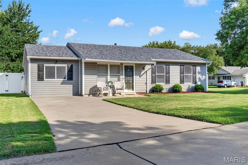 2 Lone Elk Lane, St Peters, MO 63376 — listing photo 2 of 24
