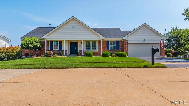 1346 Cherry Glen Court, Chesterfield, MO — listing photo 1
