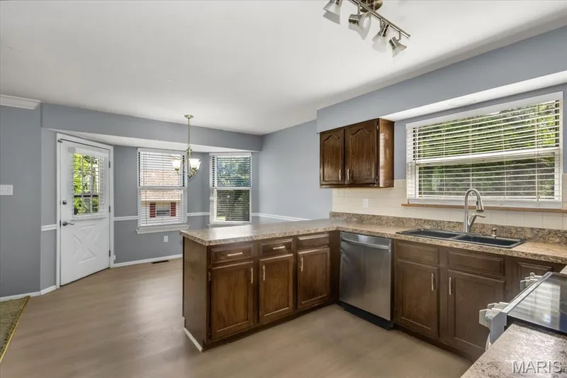 Eat in kitchen with breakfast bar and breakfast room Stainless appliances. — 1346 Cherry Glen Court, Chesterfield, MO 63017