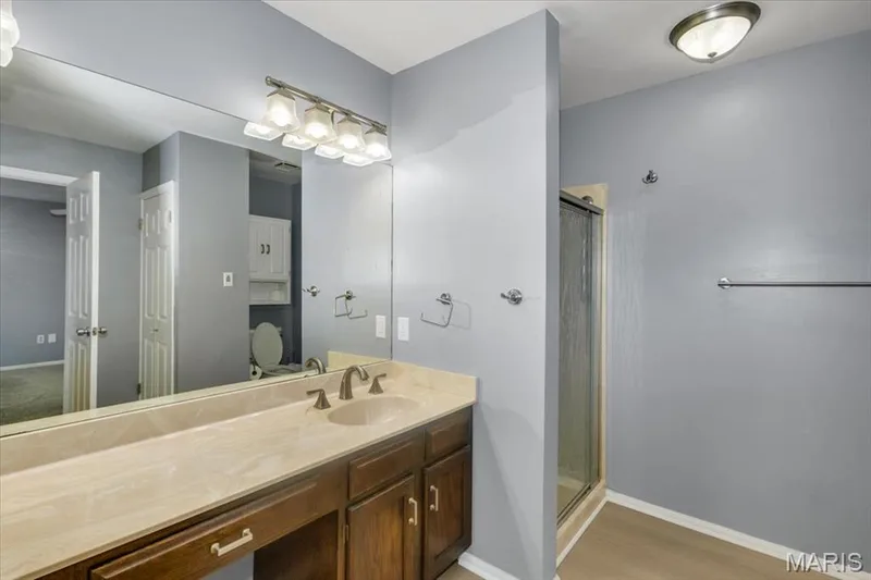 Primary bath has double vanities and separate shower. Soaking tub. — 1346 Cherry Glen Court, Chesterfield, MO 63017