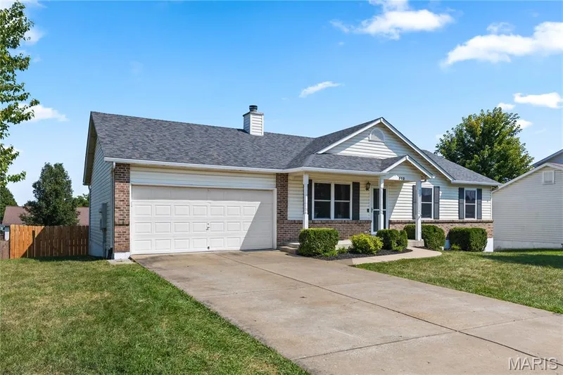 512 Spring Water Drive, Wentzville, MO 63385 — listing photo 2 of 24