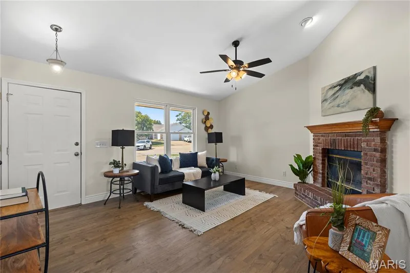 512 Spring Water Drive, Wentzville, MO 63385 — listing photo 4 of 24