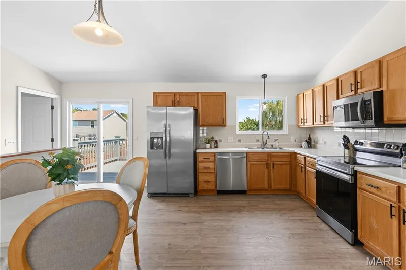 512 Spring Water Drive, Wentzville, MO 63385 — listing photo 6 of 24