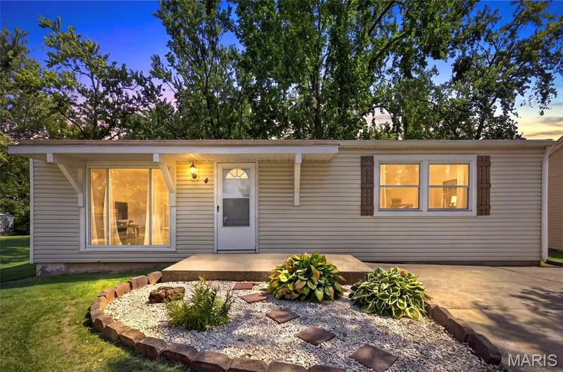 4 Matchlock Drive, St Peters, MO 63376 — listing photo 1 of 49