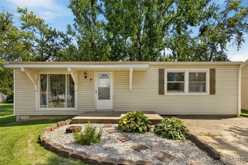 4 Matchlock Drive, St Peters, MO 63376 — listing photo 2 of 49