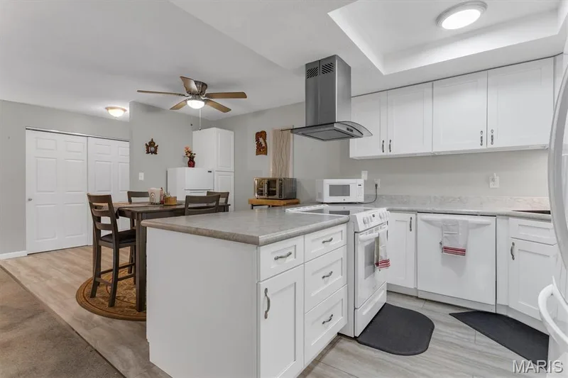 1465 Heritage Landing #207, St Charles, MO 63303 — listing photo 5 of 35