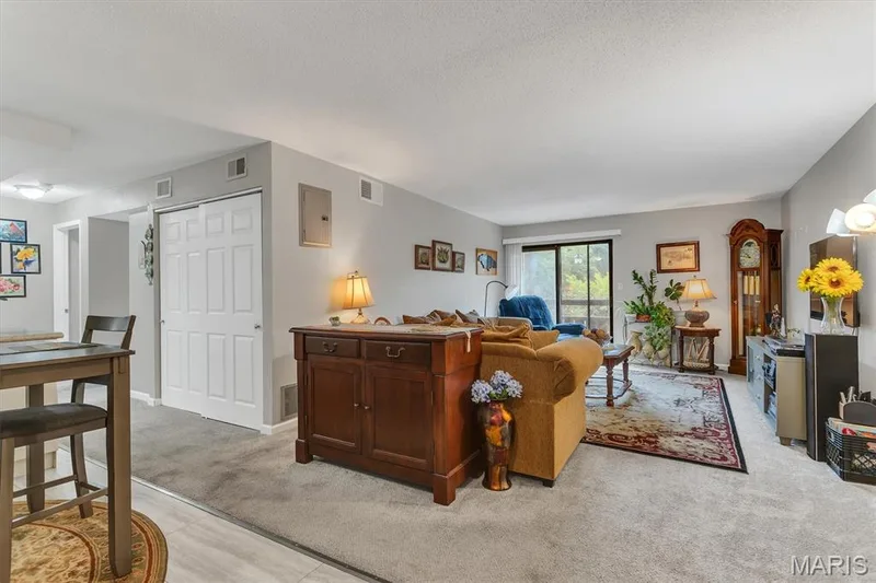 1465 Heritage Landing #207, St Charles, MO 63303 — listing photo 8 of 35