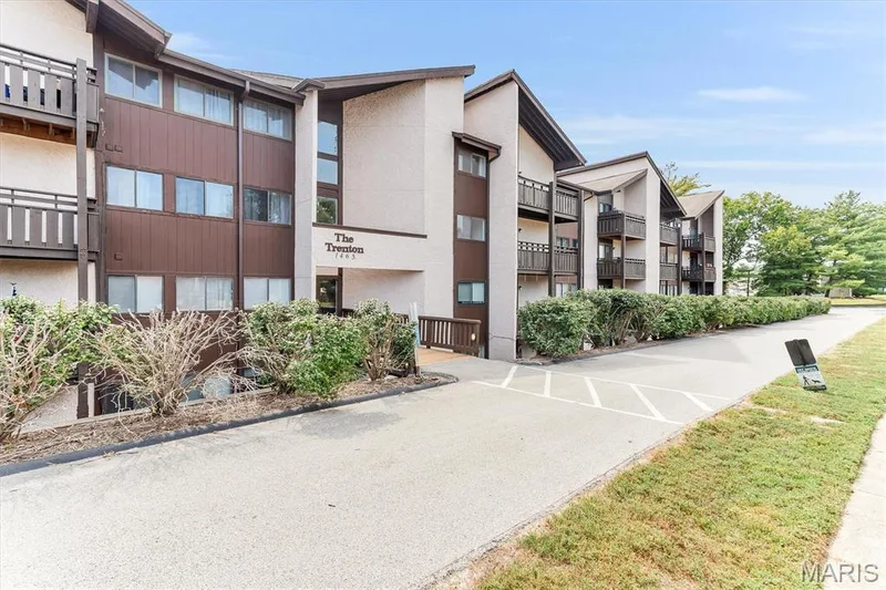 1465 Heritage Landing #207, St Charles, MO 63303 — listing photo 33 of 35