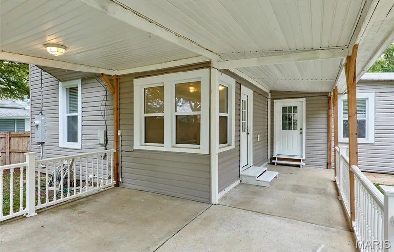 225 Houston Street, St Charles, MO 63301 — listing photo 3 of 34
