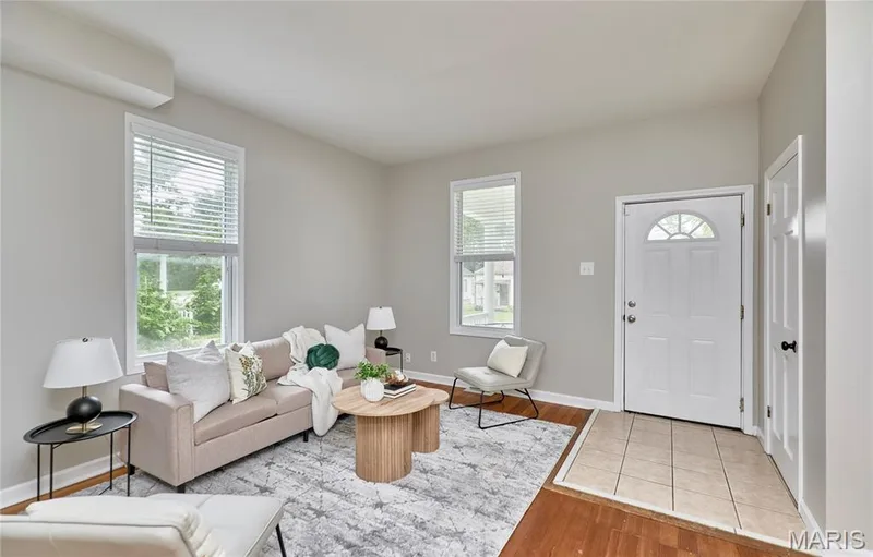 225 Houston Street, St Charles, MO 63301 — listing photo 5 of 34