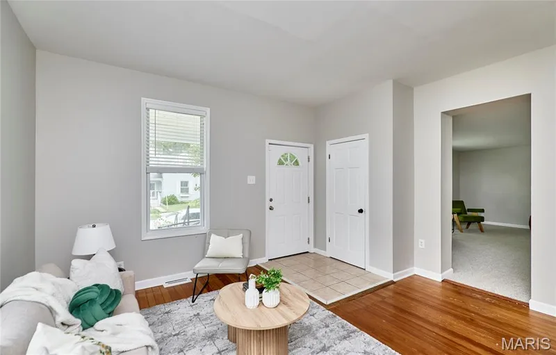 225 Houston Street, St Charles, MO 63301 — listing photo 6 of 34