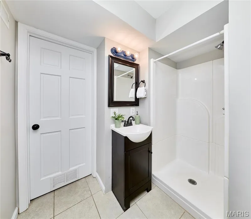 225 Houston Street, St Charles, MO 63301 — listing photo 11 of 34