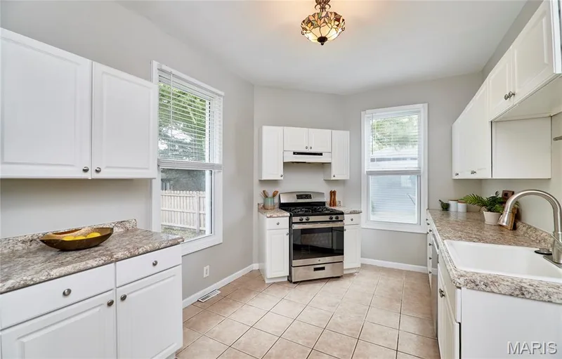 225 Houston Street, St Charles, MO 63301 — listing photo 14 of 34