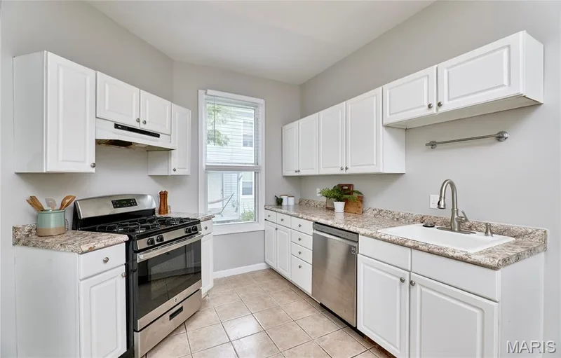 225 Houston Street, St Charles, MO 63301 — listing photo 15 of 34