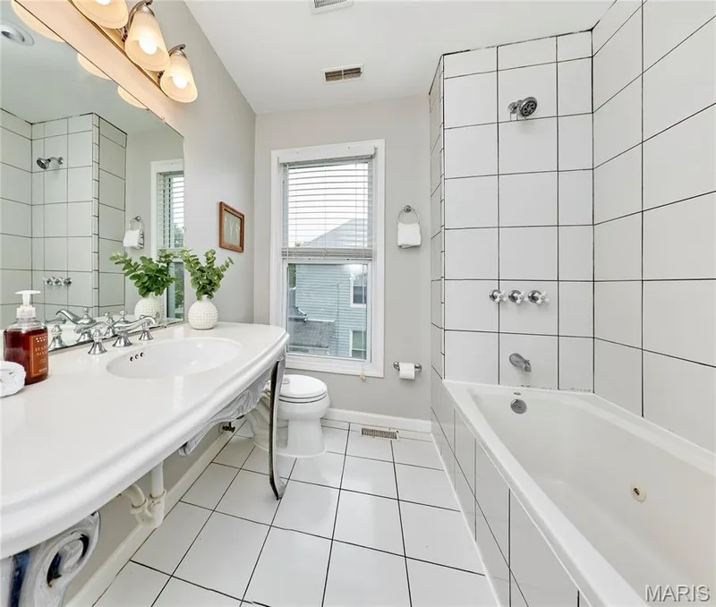 225 Houston Street, St Charles, MO 63301 — listing photo 26 of 34