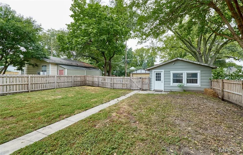 225 Houston Street, St Charles, MO 63301 — listing photo 32 of 34