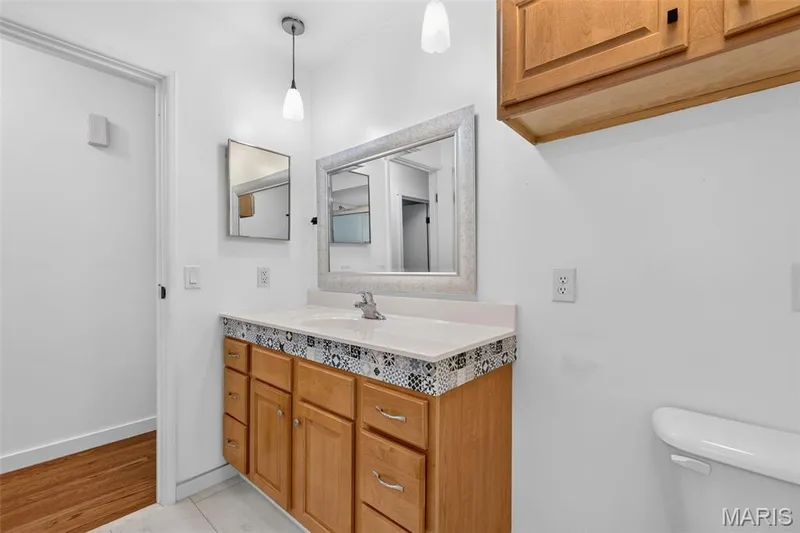 Spacious with beautiful tile — 120 S Duchesne Drive, St Charles, MO 63301