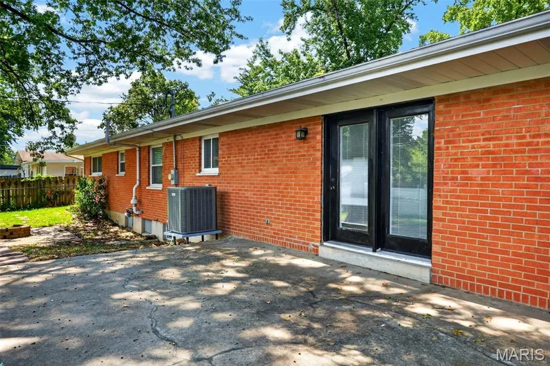 120 S Duchesne Drive, St Charles, MO 63301 — listing photo 36 of 36