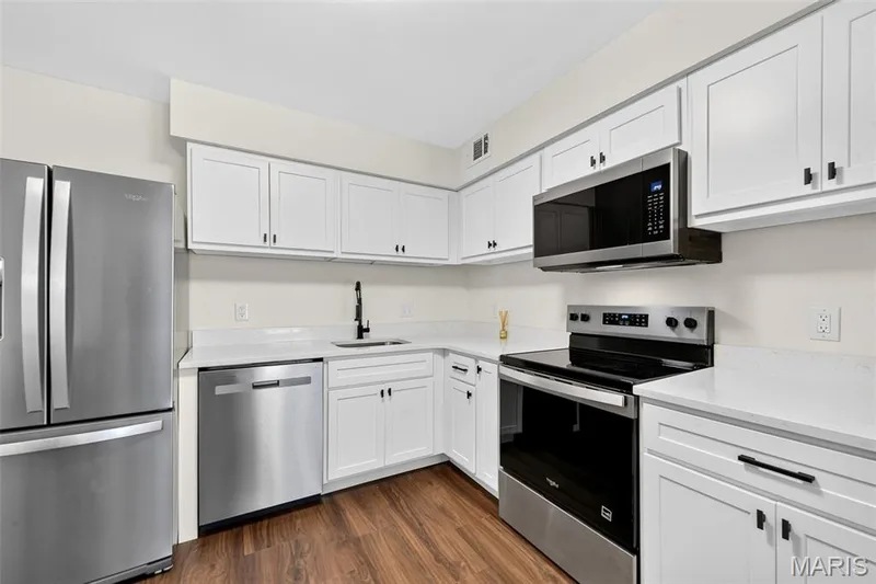 Ready for cooking! — 1239 Creve Coeur Crossing Lane #D, Chesterfield, MO 63017