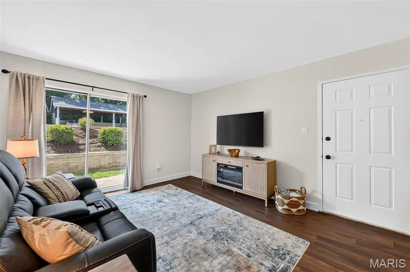 1239 Creve Coeur Crossing Lane #D, Chesterfield, MO 63017 — listing photo 6 of 19