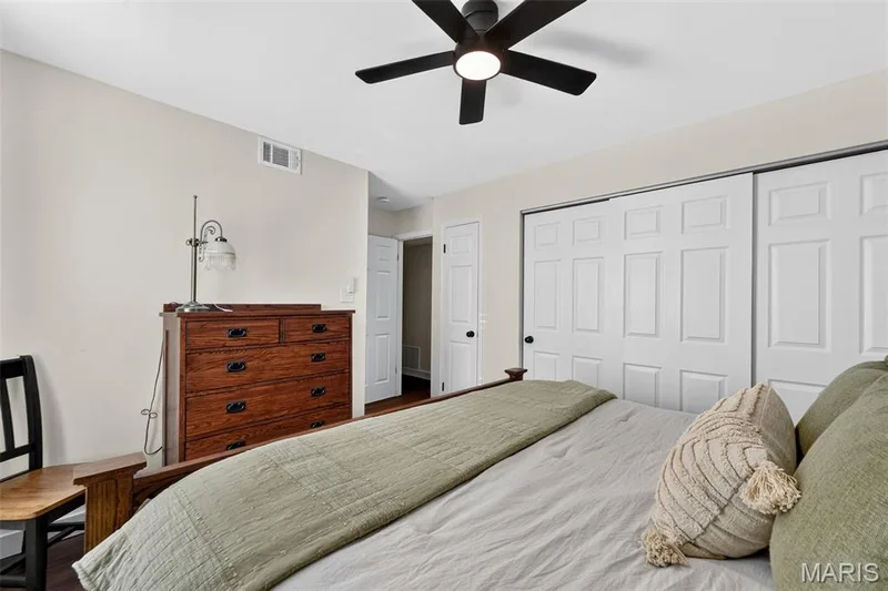 1239 Creve Coeur Crossing Lane #D, Chesterfield, MO 63017 — listing photo 9 of 19