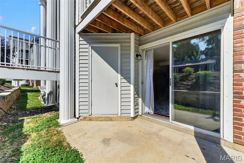 1239 Creve Coeur Crossing Lane #D, Chesterfield, MO 63017 — listing photo 14 of 19
