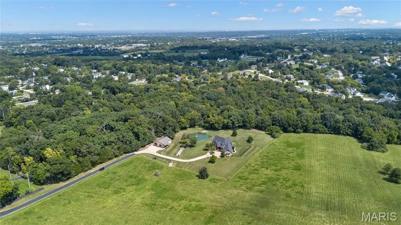 570 Patriotic Trail, Weldon Spring, MO 63304 — listing photo 2 of 83