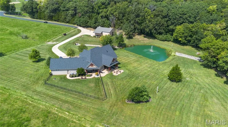 570 Patriotic Trail, Weldon Spring, MO 63304 — listing photo 5 of 83