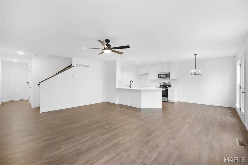 154 Ripple Creek Drive, Lake St. Louis, MO 63367 — listing photo 3 of 31