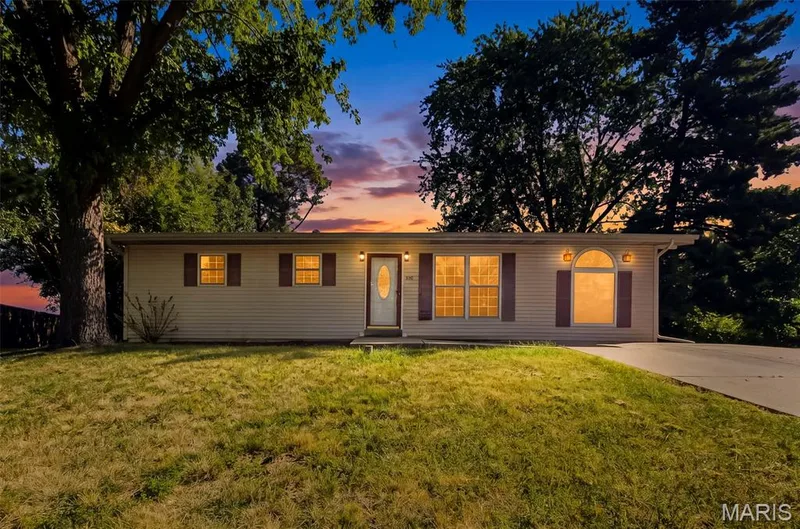 320 View Point Lane, Lake St. Louis, MO 63367 — listing photo 1 of 46