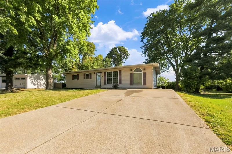 320 View Point Lane, Lake St. Louis, MO 63367 — listing photo 3 of 46