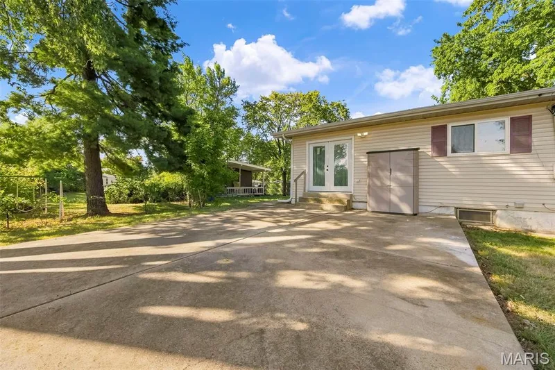 320 View Point Lane, Lake St. Louis, MO 63367 — listing photo 6 of 46