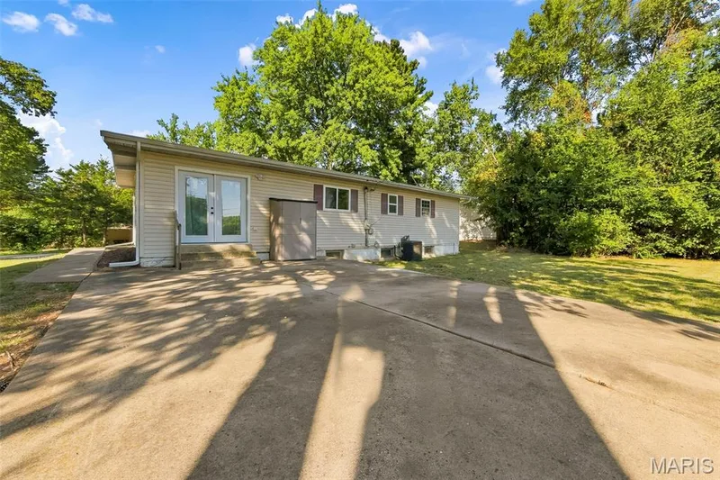 320 View Point Lane, Lake St. Louis, MO 63367 — listing photo 7 of 46