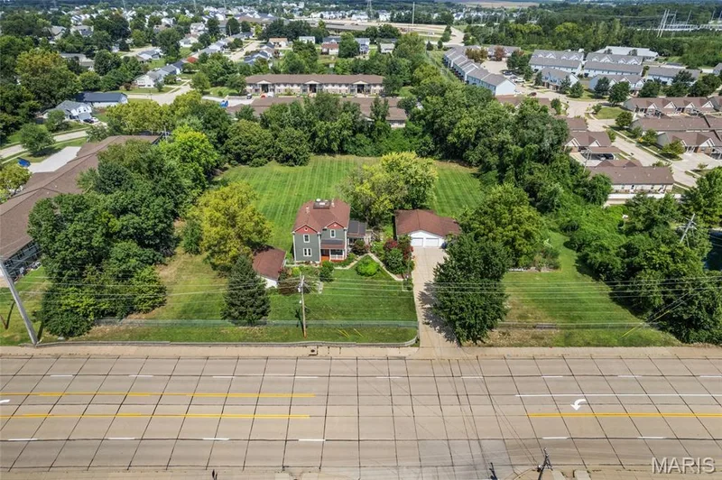 811 Tom Ginnever Avenue, O'Fallon, MO 63366 — listing photo 4 of 39