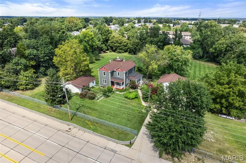 811 Tom Ginnever Avenue, O'Fallon, MO 63366 — listing photo 3 of 39