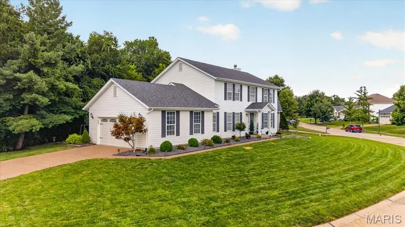 Side entry 2-car garage! — 7159 Heartland Drive, Dardenne Prairie, MO 63368