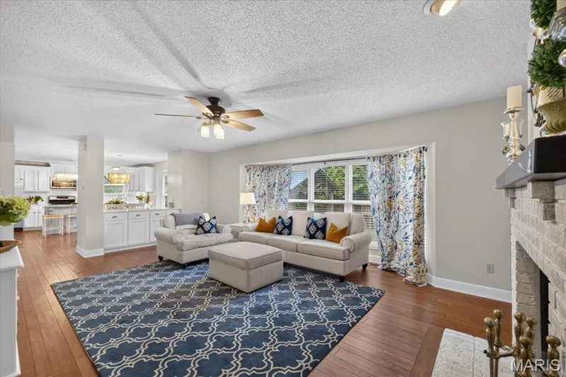Oversized bay window in family room! — 7159 Heartland Drive, Dardenne Prairie, MO 63368
