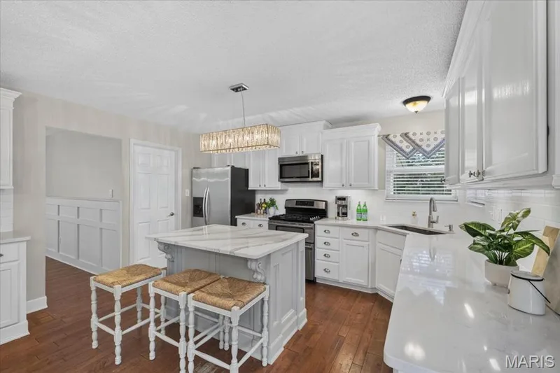 Updated kitchen! — 7159 Heartland Drive, Dardenne Prairie, MO 63368
