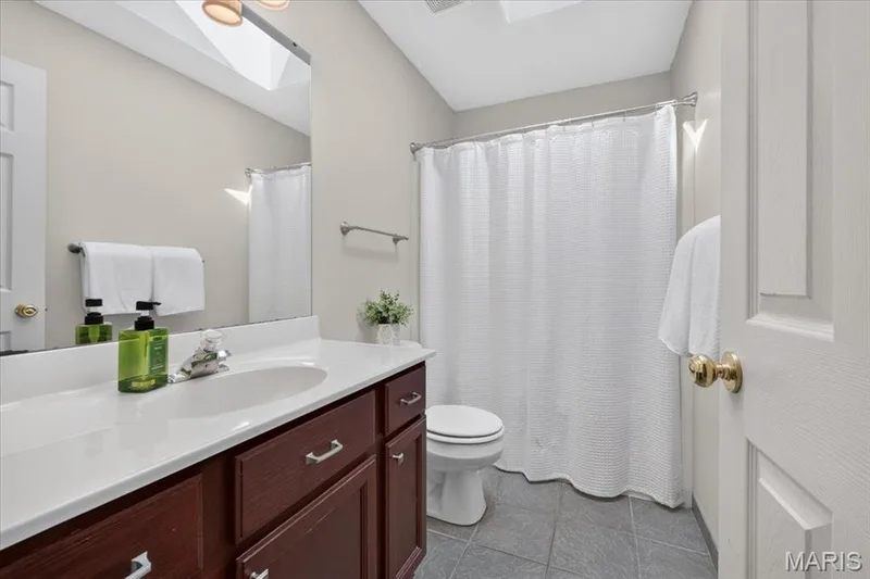 Hall bathroom on the 2nd floor — 7159 Heartland Drive, Dardenne Prairie, MO 63368