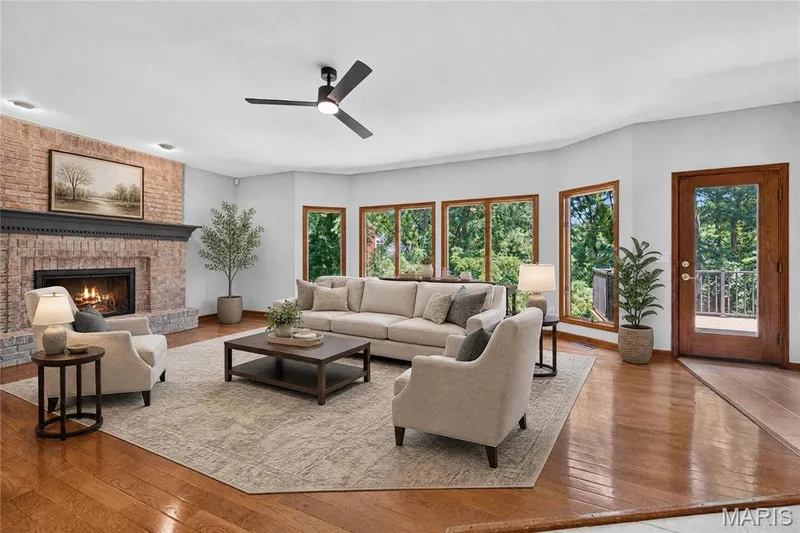 4 Woodford Place, St Charles, MO 63301 — listing photo 3 of 33