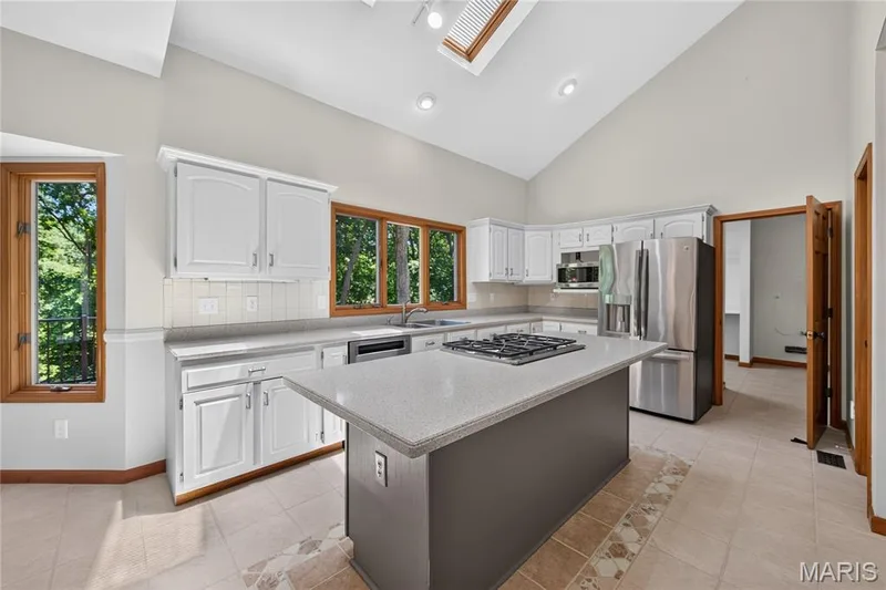 4 Woodford Place, St Charles, MO 63301 — listing photo 9 of 33