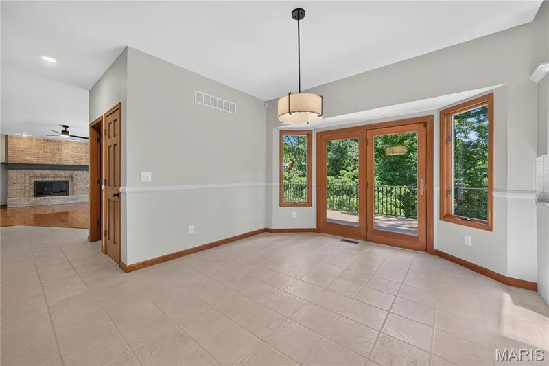 4 Woodford Place, St Charles, MO 63301 — listing photo 11 of 33