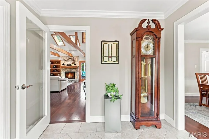 2126 Park Forest Drive, Chesterfield, MO 63017 — listing photo 3 of 48