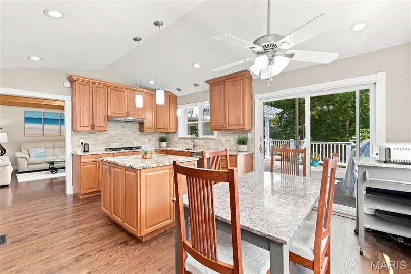 2126 Park Forest Drive, Chesterfield, MO 63017 — listing photo 14 of 48
