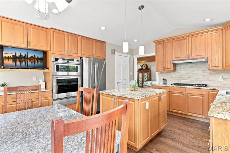 2126 Park Forest Drive, Chesterfield, MO 63017 — listing photo 16 of 48