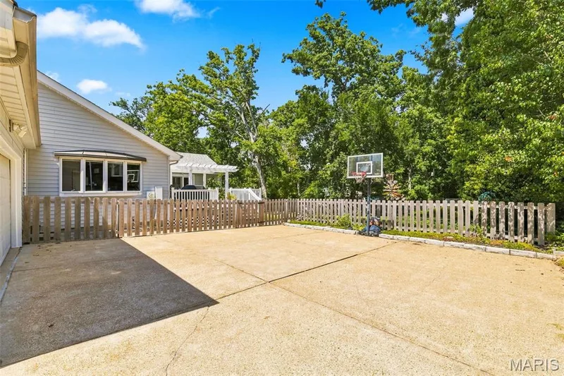 2126 Park Forest Drive, Chesterfield, MO 63017 — listing photo 41 of 48